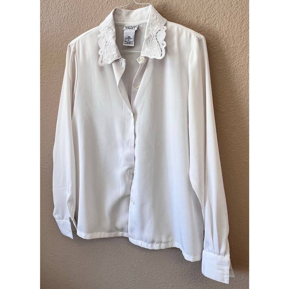 90s Vintage White Button Up w/ Appliqué Collar